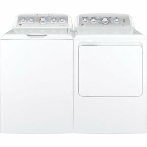 GE - 7.2 Cu. Ft. 4-Cycle High-Efficiency Gas Dryer - White/Silver Backsplash