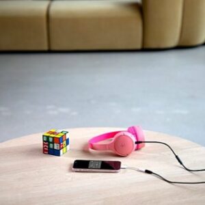 Belkin - SoundForm™ Mini Volume-Limited Wireless On-Ear Headphones for Kids - Pink