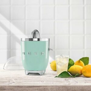 SMEG - CJF01 Manual Pressure Citrus Juicer - Pastel Green