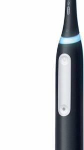 Oral-B - iO Series 3 Electric Toothbrush with (1) Brush Head - Black