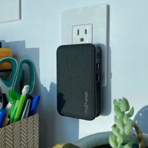 myCharge - POWERHUB PLUS 6,000mAh Everything Built-In Portable Charge for Most USB Enables Devices - Black