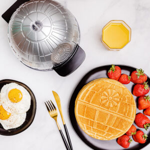 Uncanny Brands - Star Wars Death Star Waffle Maker - Silver