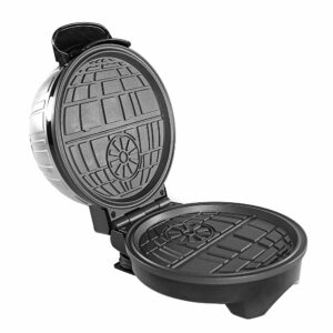 Uncanny Brands - Star Wars Death Star Waffle Maker - Silver